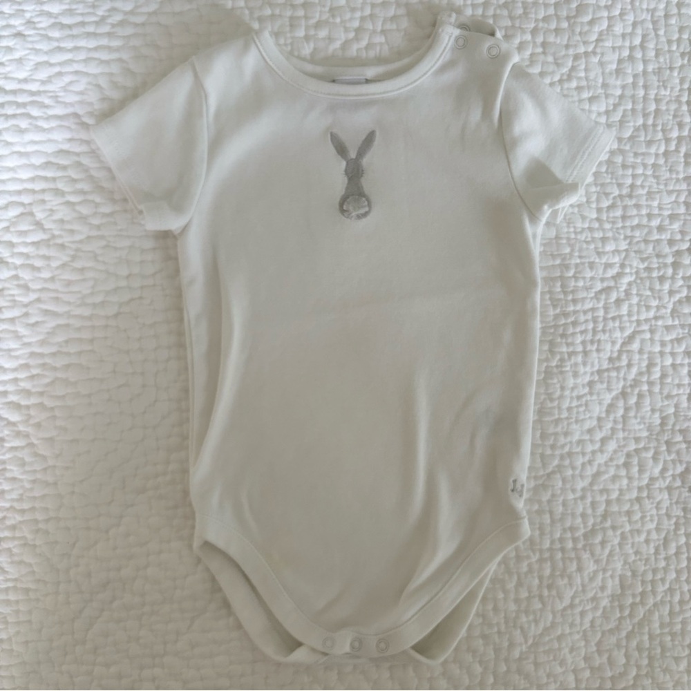 Janie and Jack White Baby Onesie with Gray Bunny Design 12-18m